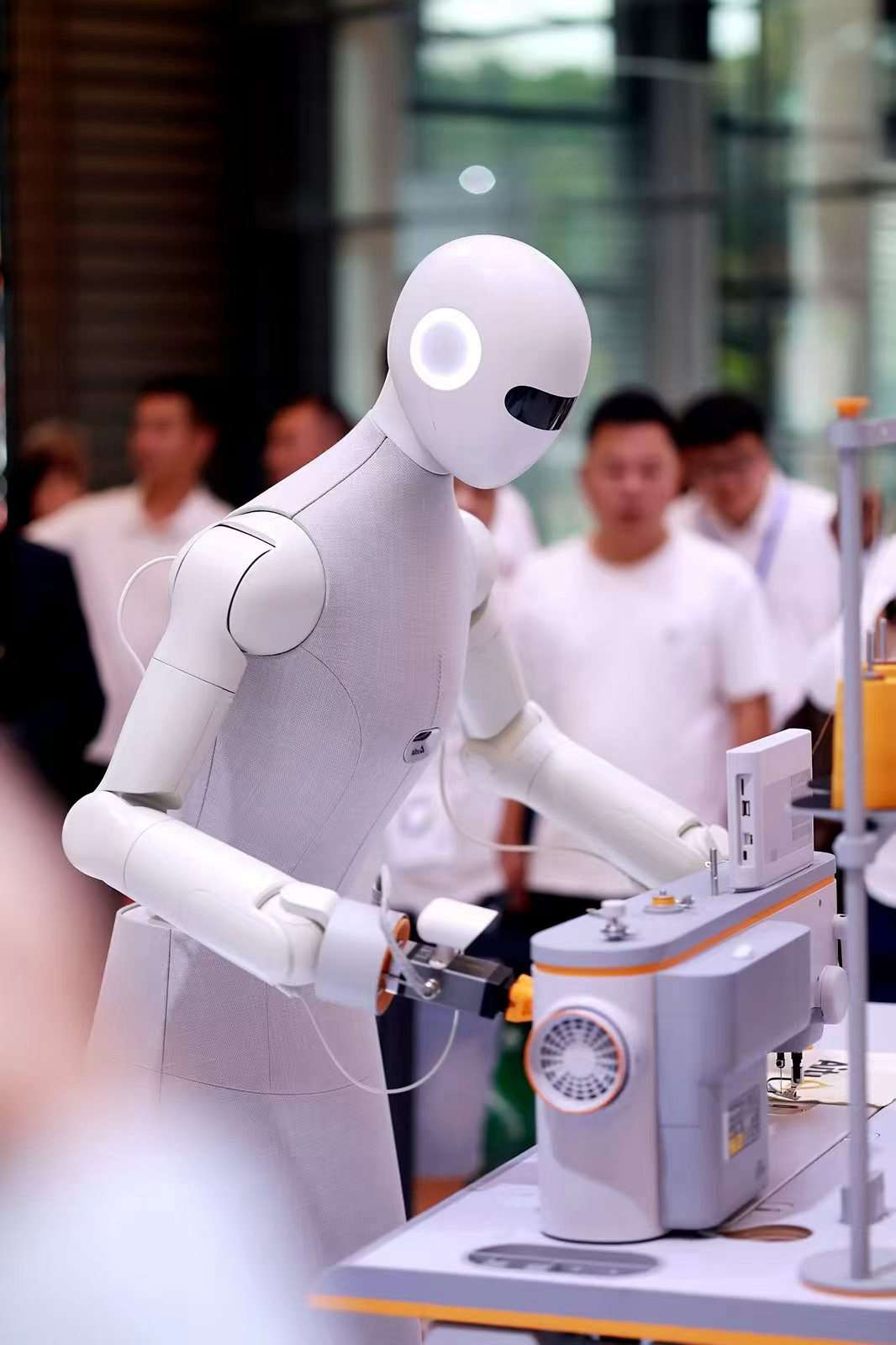 Jack Technology partners with Siemens to empower the upgrade of intelligent garment manufacturing through industrial AI and humanoid robots.